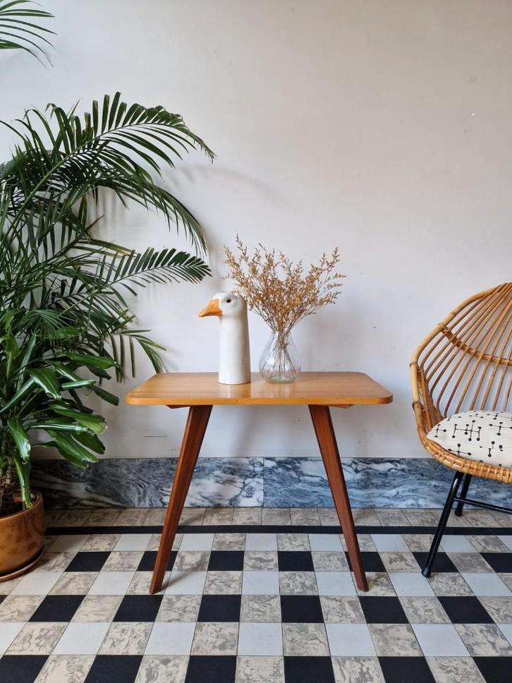 Vintage sixties bijzettafeltje | salontafel | tafeltje, Huis en Inrichting, Tafels | Sidetables, Gebruikt, 25 tot 50 cm, 50 tot 100 cm