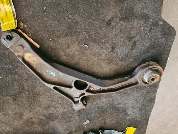 Draagarm rechts-voor van een Fiat Freemont, Auto-onderdelen, Ophanging en Onderstel, Fiat, Gebruikt, 3 maanden garantie, Ophalen of Verzenden