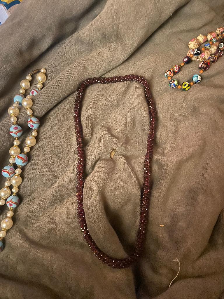 Collier en grenat rouge foncé, Ophalen of Verzenden, Zo goed als nieuw, Steen of Mineraal, Met edelsteen