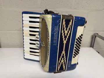 zelfspelende accordeon en veel meer beschikbaar voor biedingen