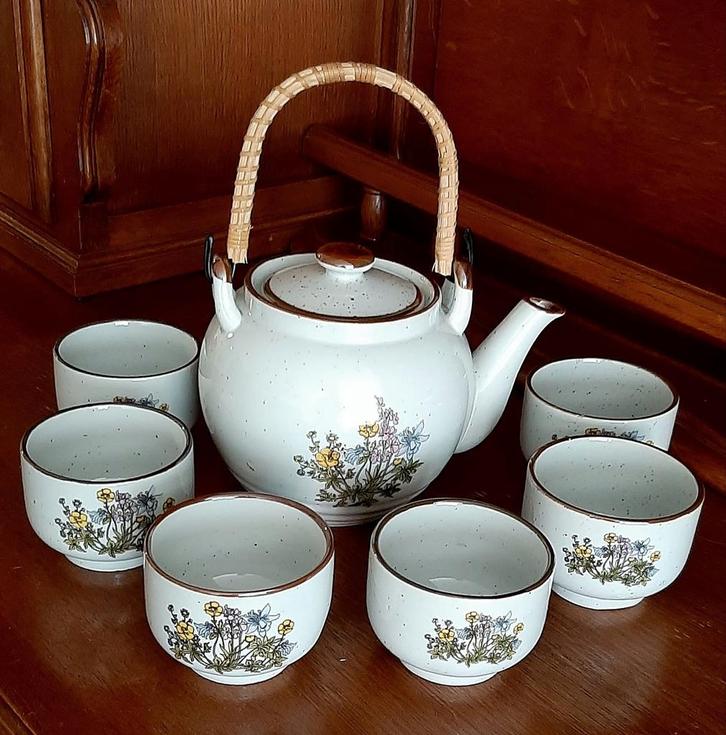 Vintage theeservies van aardewerk– 7-delig, Antiek en Kunst, Antiek | Servies compleet, Ophalen of Verzenden