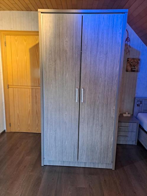 Kast (hal/ kleerkast )studenten eventueel voor op kot, Huis en Inrichting, Kasten | Kleerkasten, Zo goed als nieuw, Ophalen