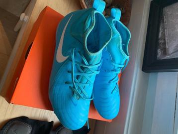 voetbalschoenen beschikbaar voor biedingen