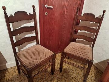 Stoelen (2st) beschikbaar voor biedingen