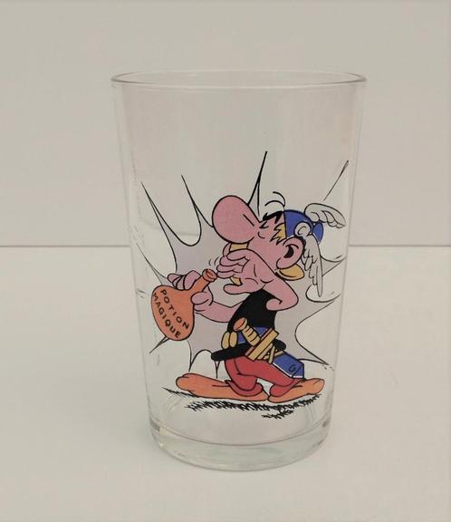 Vintage glas stripfiguur Asterix 1968, Verzamelen, Stripfiguren, Zo goed als nieuw, Gebruiksvoorwerp, Asterix en Obelix, Ophalen of Verzenden