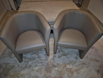 Stoelen in nieuwstaat  beschikbaar voor biedingen