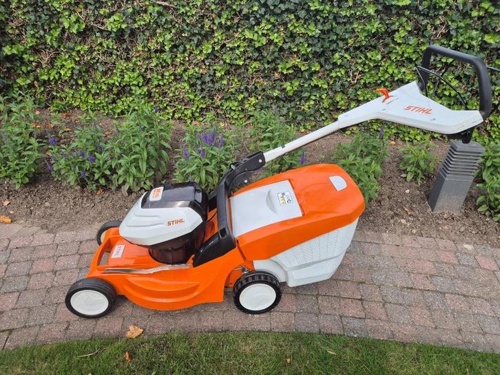 Stihl RMA 448.2 PV accugrasmaaier, Tuin en Terras, Grasmaaiers, Zo goed als nieuw, Accu-grasmaaier, 40 t/m 49 cm, Cirkelmaaier
