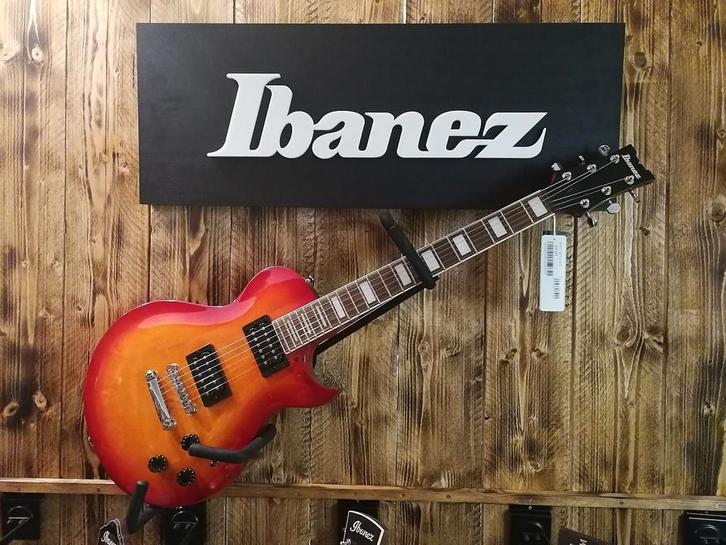 Ibanez art-120 cherry sunburst en cube 20gx., Muziek en Instrumenten, Snaarinstrumenten | Gitaren | Elektrisch, Zo goed als nieuw