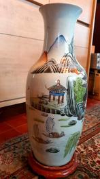 Grand vase de sol en porcelaine chinoise avec paysage, Enlèvement