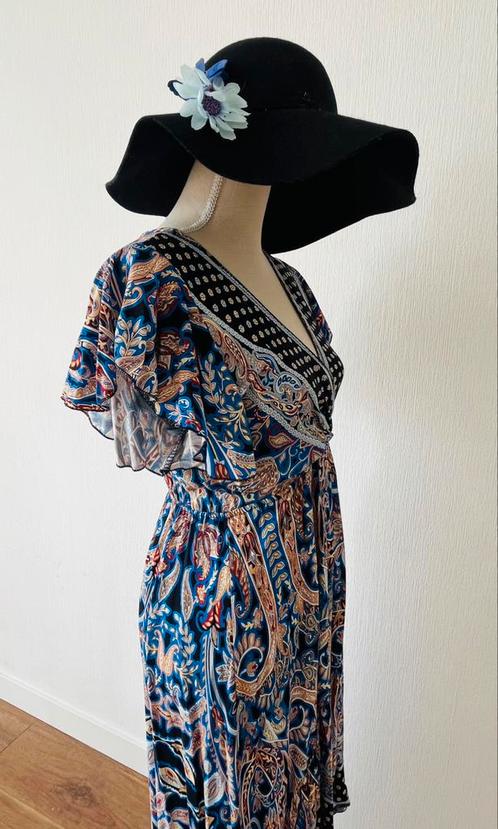 Lang zomerkleed met kort vlindermouwtje in blauwtinten, Kleding | Dames, Jurken, Zo goed als nieuw, Onder de knie, Ophalen of Verzenden