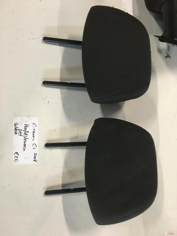 Toyota Yaris 2011 1.3 Benzine 2 x Hoofdsteun Achter beschikbaar voor biedingen