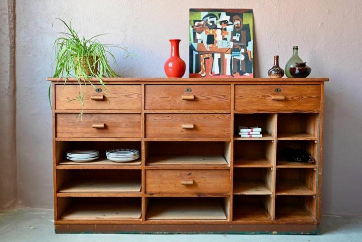 Grand meuble à tiroirs et casiers d'atelier vintage indus, Antiek en Kunst, Antiek | Meubels | Kasten, Ophalen