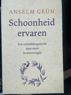Anselm Grün - Schoonheid ervaren, Livres, Ésotérisme & Spiritualité, Comme neuf, Enlèvement, Anselm Grün