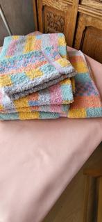 Handdoeken in spons + 2 washandjes NIEUW, Huis en Inrichting, Badkamer | Badtextiel en Accessoires, Ophalen of Verzenden, Nieuw