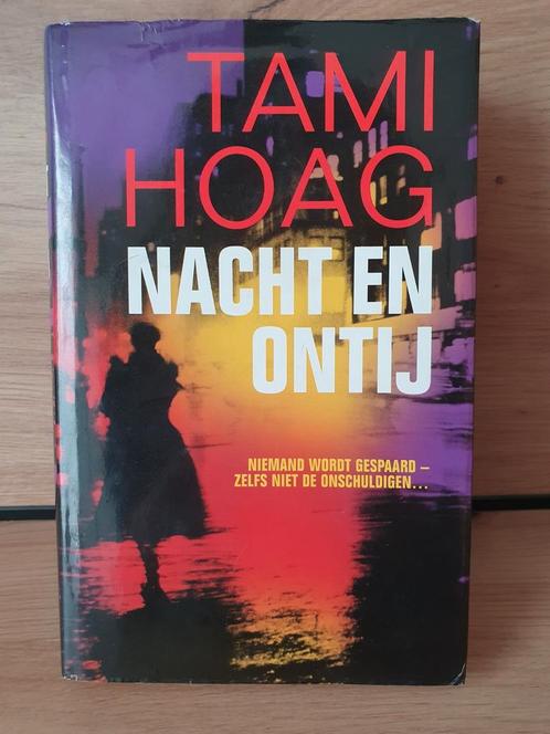 Nacht en ontij - Tami Hoag, Boeken, Thrillers, Gelezen, Ophalen