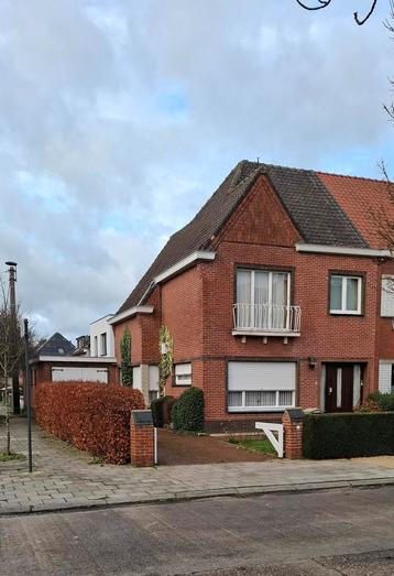 Hoekhuis met dubbele garage te koop beschikbaar voor biedingen