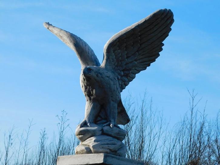 Lot de 2 - Aigle sur un piédestal - 140 cm - Pierre pleine, Jardin & Terrasse, Statues de jardin, Animal, Pierre, Enlèvement ou Envoi