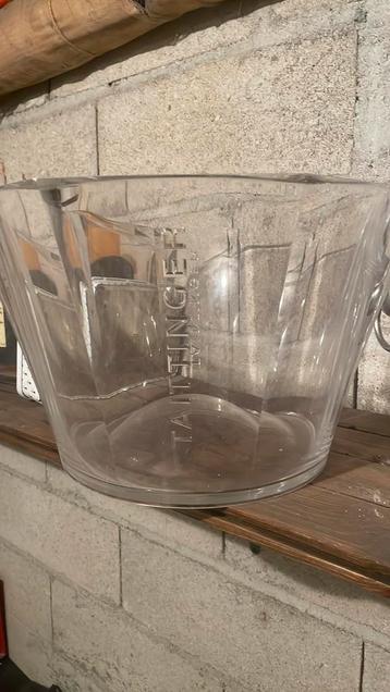 Grote champagnekom beschikbaar voor biedingen