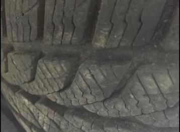 Kit pneus hiver uniroyal sur jantes tolees  beschikbaar voor biedingen