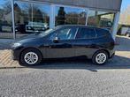 BMW 225 Active Tourer 225xeA PHEV (180 kW)  23.760 + BTW, Auto's, Automaat, USB, Monovolume, Zwart