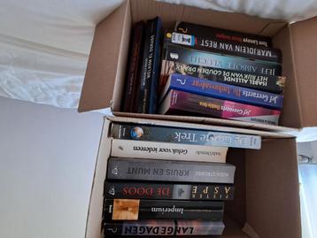14 boeken  ( allerlei) in zeer goede staat .3 €/ 25€ beschikbaar voor biedingen