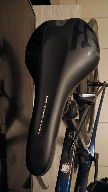 Zadel te koop racefiets beschikbaar voor biedingen