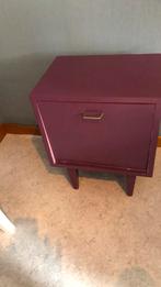Een geschilderd aubergine nachttafeltje., Ophalen, Gebruikt, Minder dan 45 cm, Minder dan 55 cm