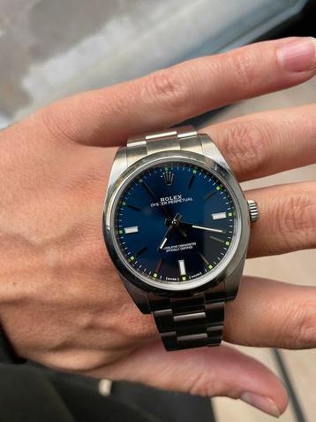 Rolex Oyster Perpetual 39mm (ref. 114300) blue dial beschikbaar voor biedingen