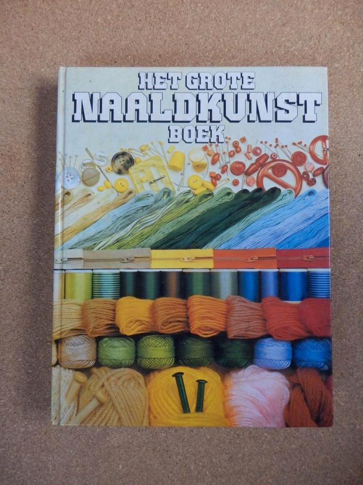 Het grote naaldkunstboek, Boeken, Hobby en Vrije tijd, Gelezen, Borduren en Naaien, Ophalen of Verzenden