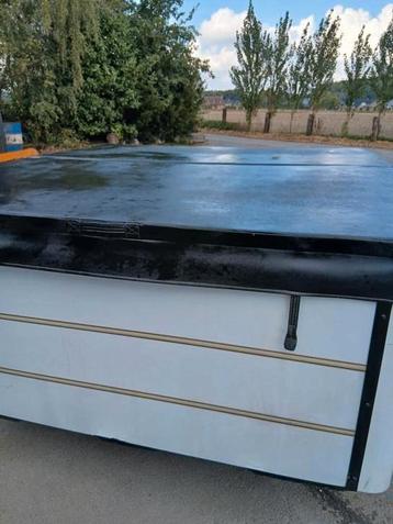 Jacuzzi gratis geleverd geplaatst. 1j garantie beschikbaar voor biedingen