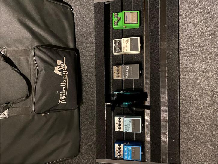 Ensemble de pédales d’effet avec Pedalboard, Muziek en Instrumenten, Effecten, Gebruikt, Chorus, Distortion, Overdrive of Fuzz