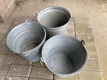 3 gegalvaniseerde emmers (galvanisé) beschikbaar voor biedingen