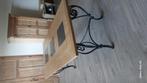 Eetkamertafel met zwaar metalen onderstel., Huis en Inrichting, Ophalen