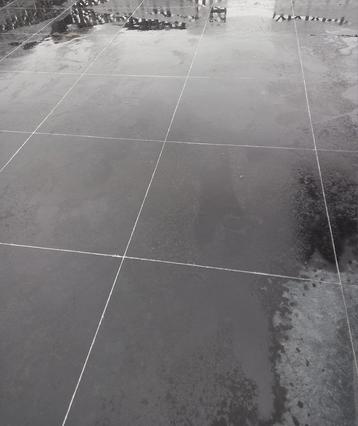 Vloer van beton beschikbaar voor biedingen
