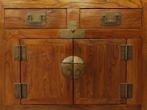 Vintage houten kastje met Chinese sluiting, Antiek en Kunst, Ophalen
