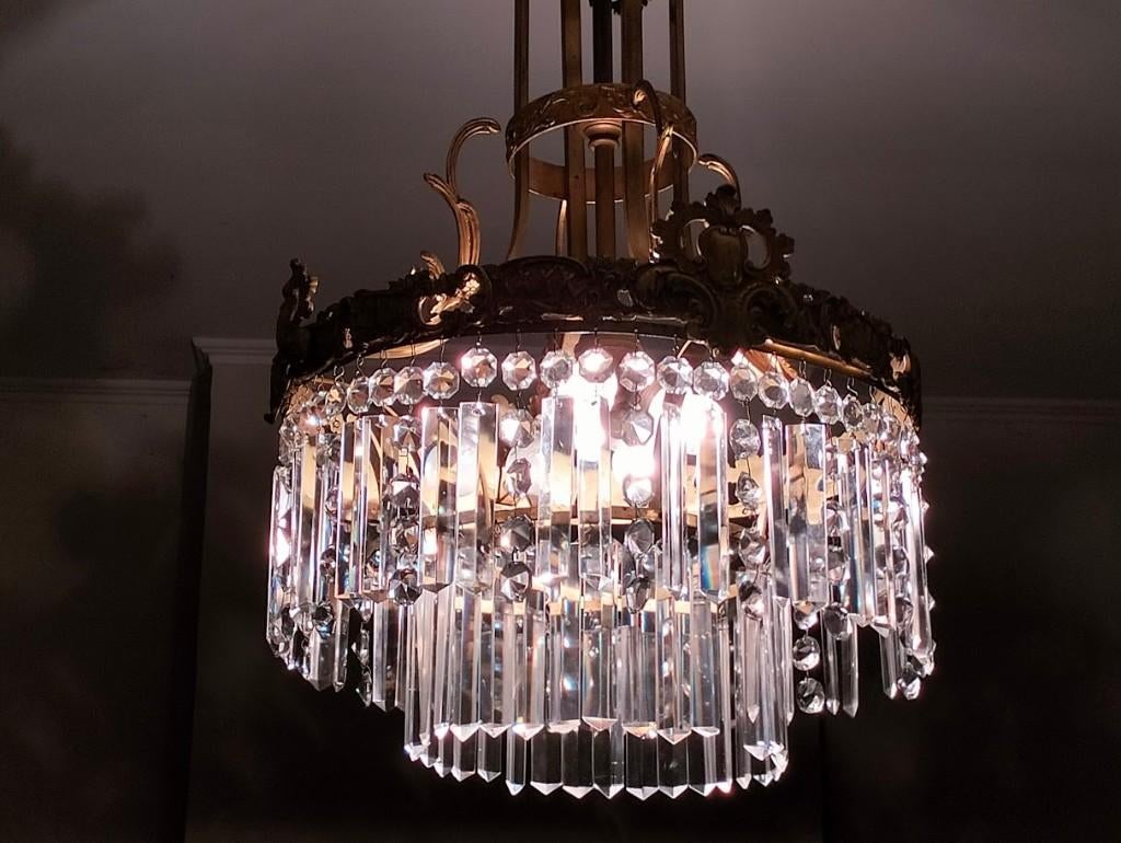 statige antieke kroonluchter uit herenhuis, Huis en Inrichting, Lampen | Kroonluchters, Gebruikt, Metaal, Overige materialen, Ophalen