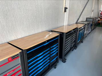 Groot aanbod gevulde gereedschapwagens met showroom beschikbaar voor biedingen