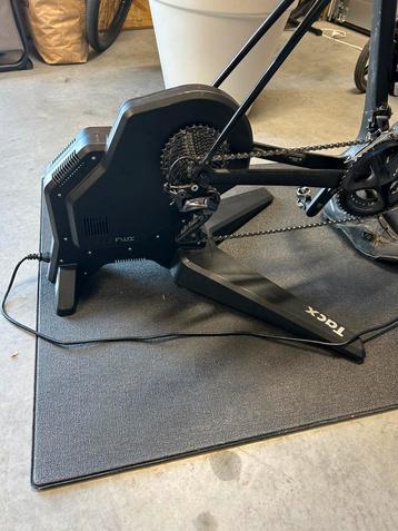 Tacx flux smart fietstrainer beschikbaar voor biedingen