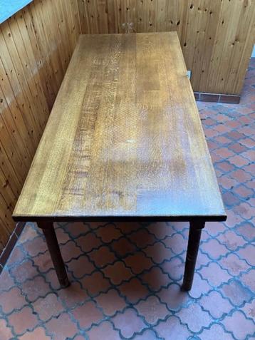 Eettafel beschikbaar voor biedingen