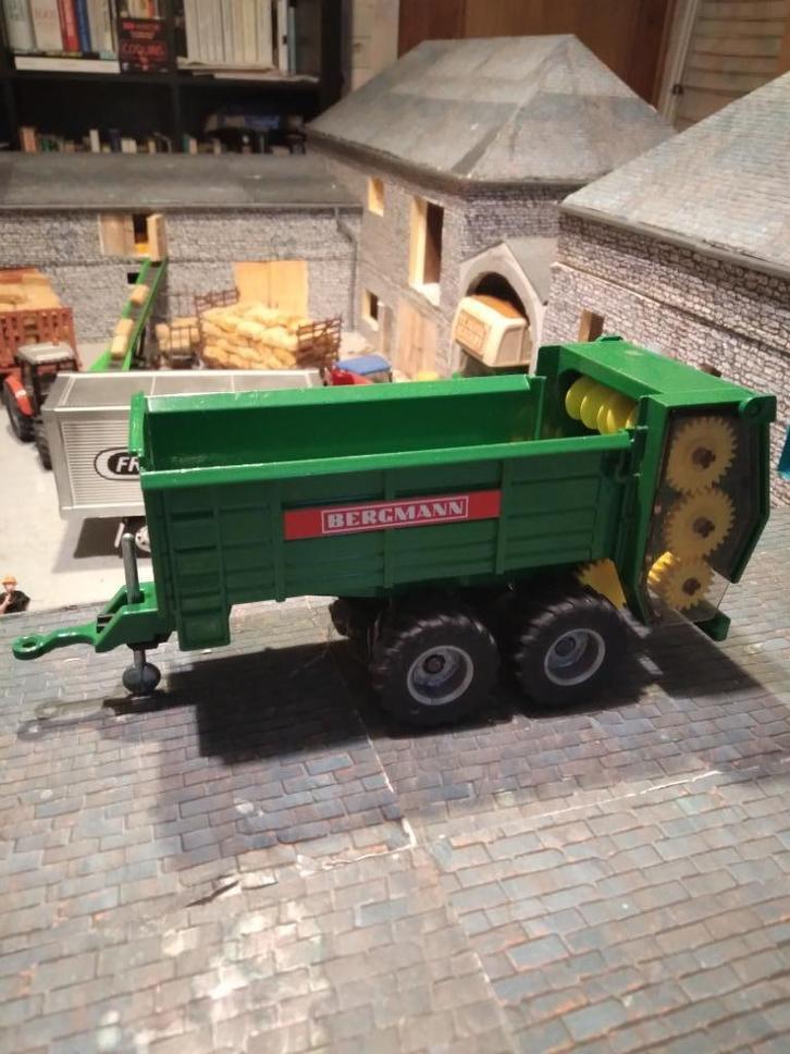 Bergmann Siku mestverspreider, Hobby en Vrije tijd, Modelauto's | 1:32, Zo goed als nieuw, Tractor of Landbouw, SIKU, Ophalen of Verzenden