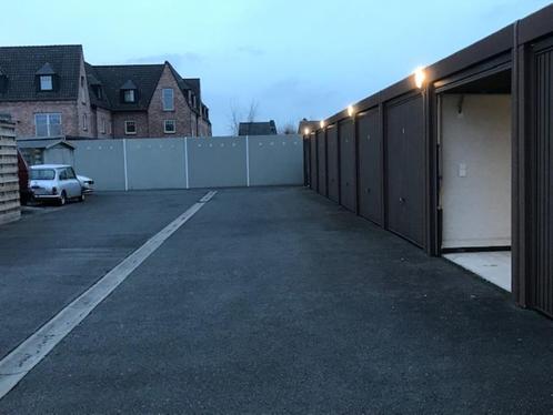 TE HUUR GARAGEBOX OESELGEM VOLDERSTRAAT INRIT NAAST HUISNR., Immo, Garages en Parkeerplaatsen, Provincie West-Vlaanderen