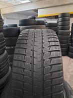 25540r18
255 40 r18 255/40/r18 FALKEN avec montage et equil