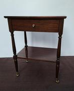 Leuk antiek tafeltje, Enlèvement