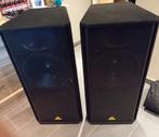 2x Behringer VP2520 (2000W passieve PA Speaker) + kabels, Audio, Tv en Foto, Luidsprekerboxen, Ophalen, Zo goed als nieuw