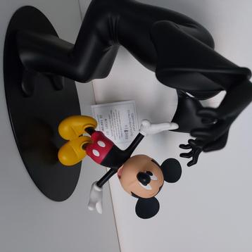 Mickey et le fantome, Enlèvement, Neuf