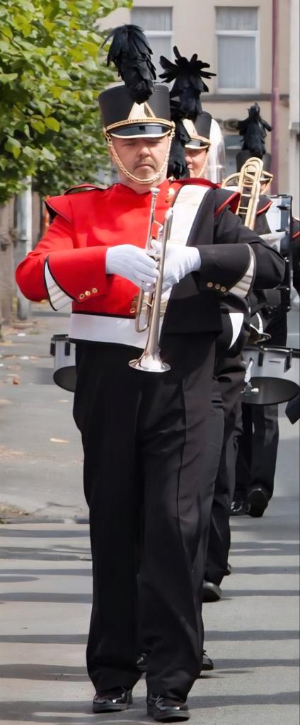 Kostuums + Sjako's van Showkorps, Hobby en Vrije tijd, Kostuums, Theaterbenodigdheden en LARP, Gebruikt, Ophalen