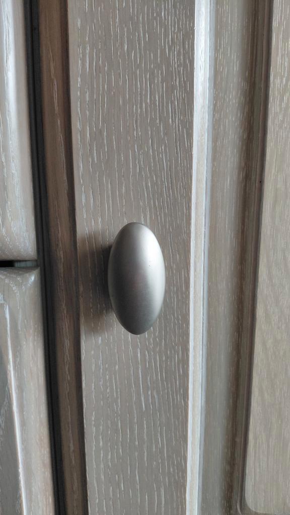 33 stijlvolle kastknoppen – volledig en met boutjes, Huis en Inrichting, Kasten | Overige, Zo goed als nieuw, Ophalen