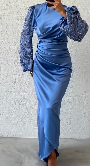 Blauw gala jurk beschikbaar voor biedingen