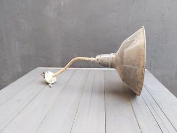 Lampe vintage de style industriel beschikbaar voor biedingen