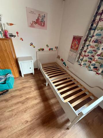 À vendre : lit une personne + table de nuit – 200 € beschikbaar voor biedingen